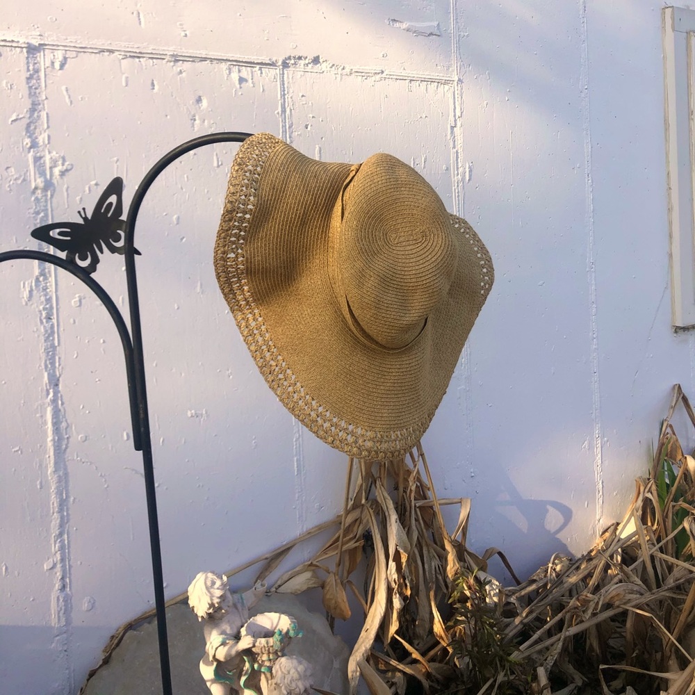 chic floppy big beigy tan sun hat
